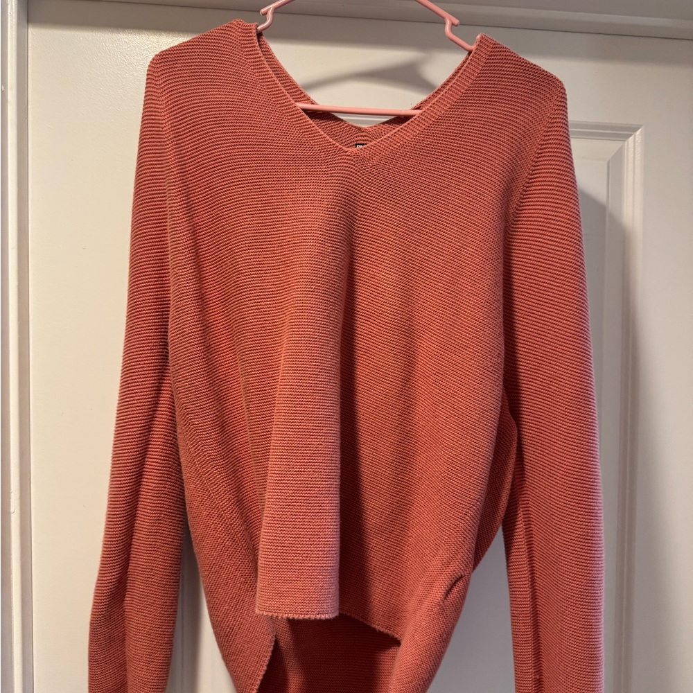 Uniqlo V-Neck Sweater in Coral